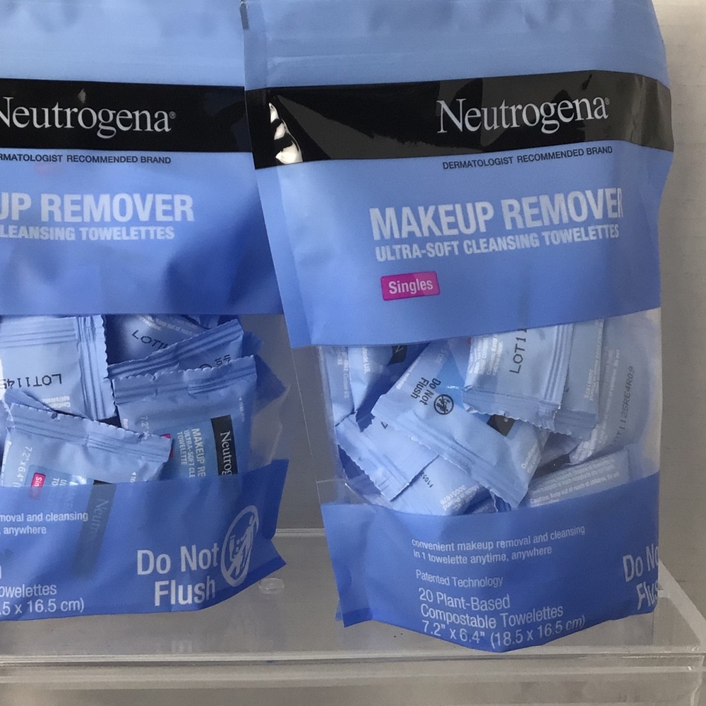 Neutrogena Blue Makeup Remover 2 Packs - Picture 2 of 3